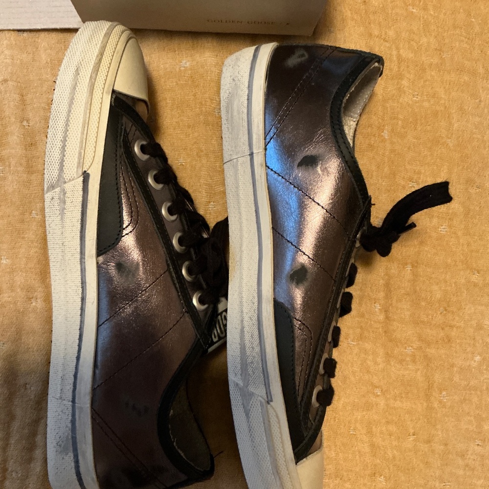 Golden Goose Metallic V star Women’s Sz 40 NIB - Picture 3 of 8